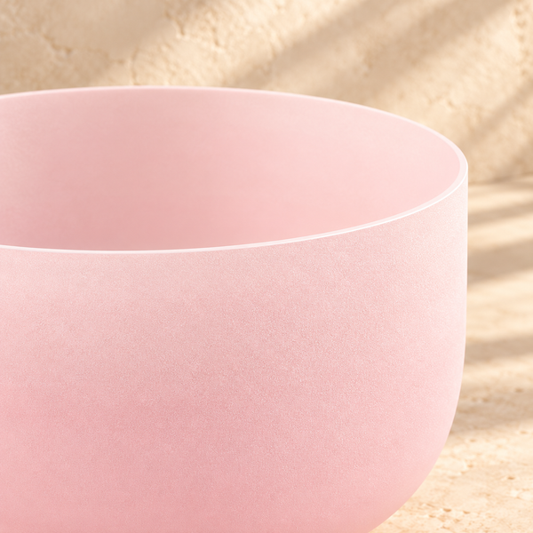 Ambientación digital: Detalle ilustrativo del borde y acabado rosa; no es una fotografía de una sesión real