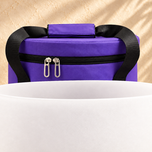 GROUNDING-SURRENDER · bolsa de nylon violeta mate con cuencos originales; ambientación digital